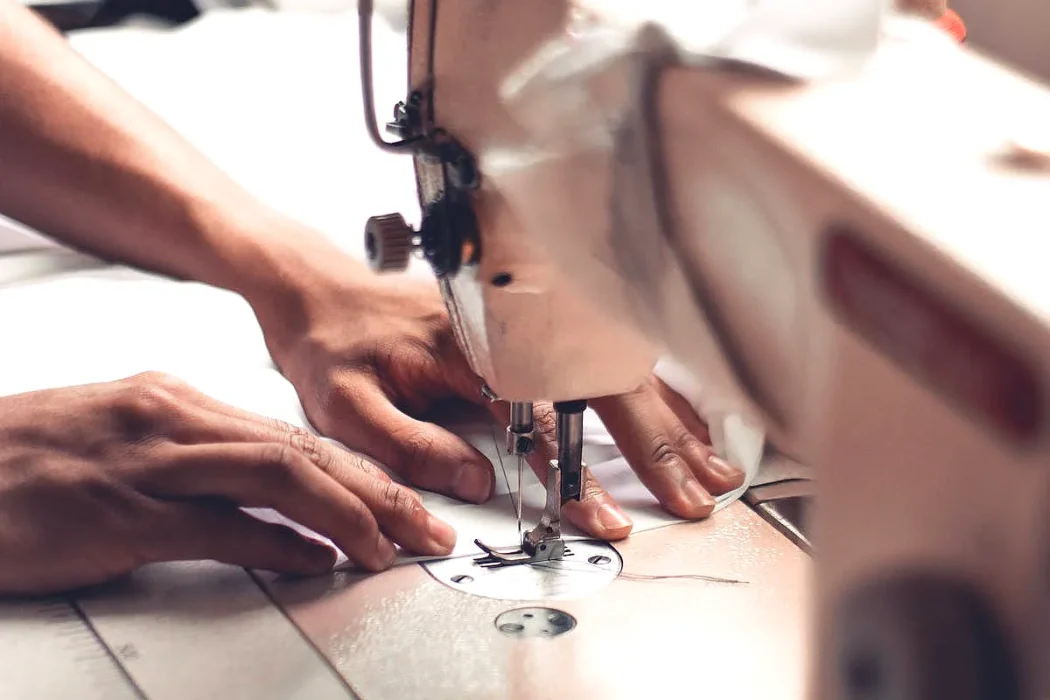Taller especializado en reparación de máquinas de coser (2023)